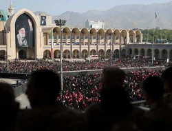 Iran Berduka: Jutaan Pelayat Hadiri Prosesi Pemakaman Pemimpin Tertinggi Ayatollah Ali Khamenei di Tengah Ketegangan Regional